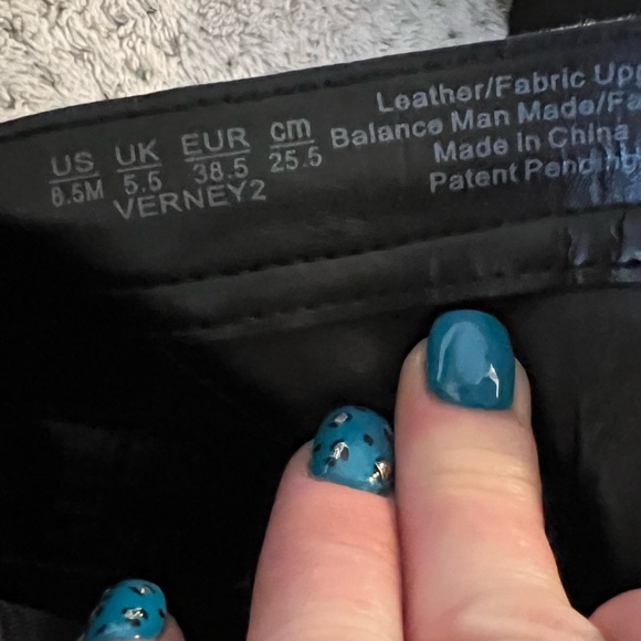 EUC black patent leather Naturalizer boots with stretch panel. - Picture 11 of 11